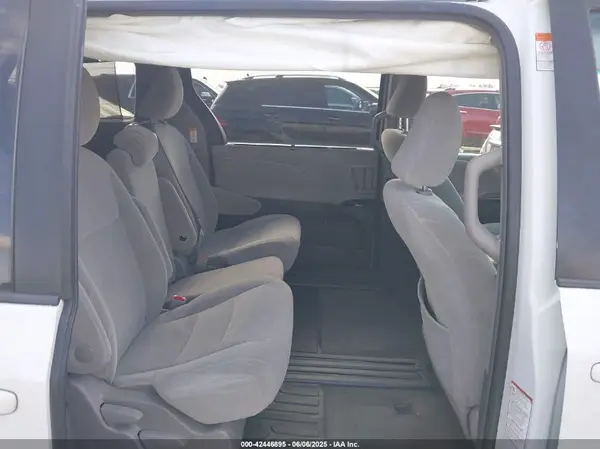 5TDYZ3DC0HS896503 2017 TOYOTA SIENNA - Image 8