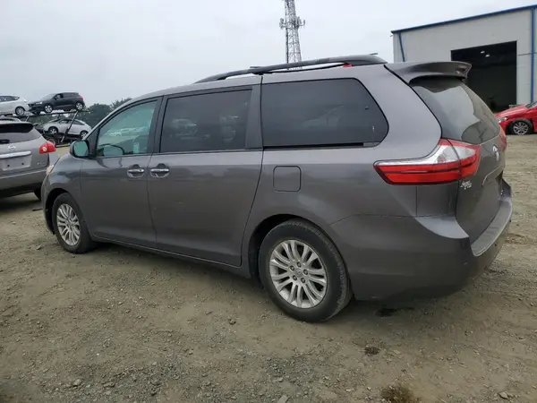 5TDYZ3DC0HS898090 2017 TOYOTA SIENNA - Image 2