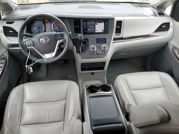 5TDYZ3DC0HS898090 2017 TOYOTA SIENNA - Image 8