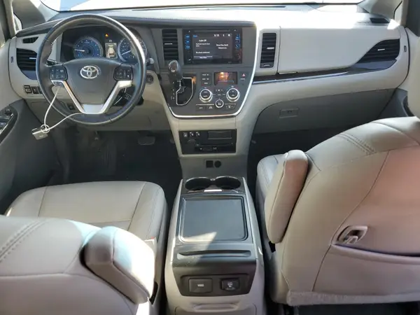 5TDYZ3DC0HS898168 2017 TOYOTA SIENNA - Image 8