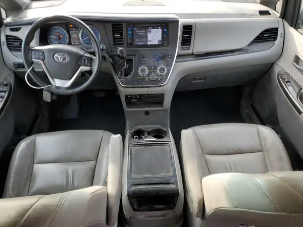 5TDYZ3DC0HS898722 2017 TOYOTA SIENNA - Image 8