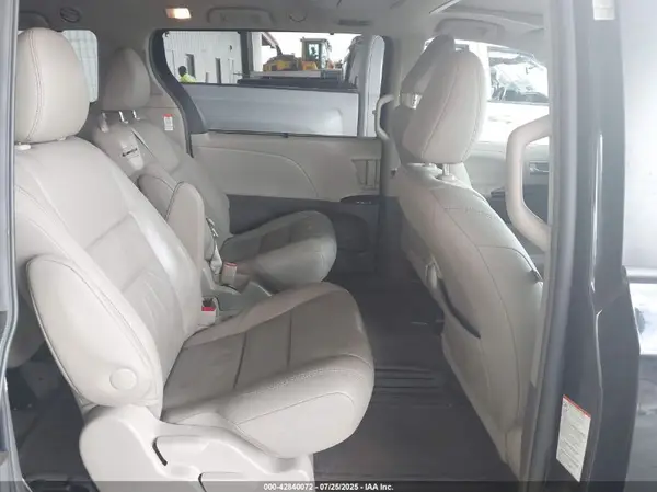 5TDYZ3DC0HS898901 2017 TOYOTA SIENNA - Image 8