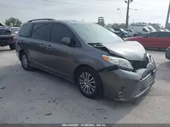 5TDYZ3DC0JS911720 2018 TOYOTA SIENNA