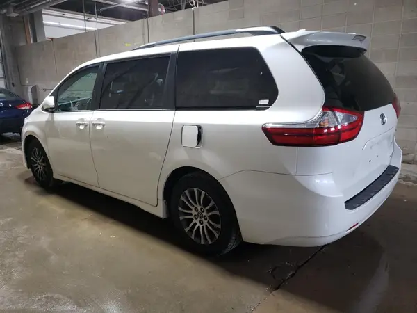 5TDYZ3DC0JS911846 2018 TOYOTA SIENNA - Image 2