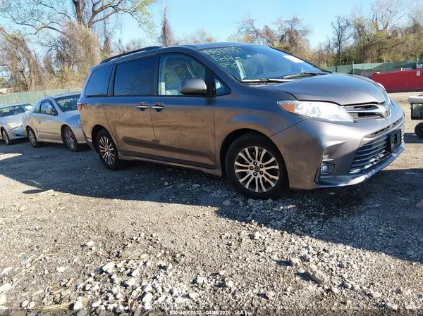 5TDYZ3DC0JS912804 2018 TOYOTA SIENNA - Image 1