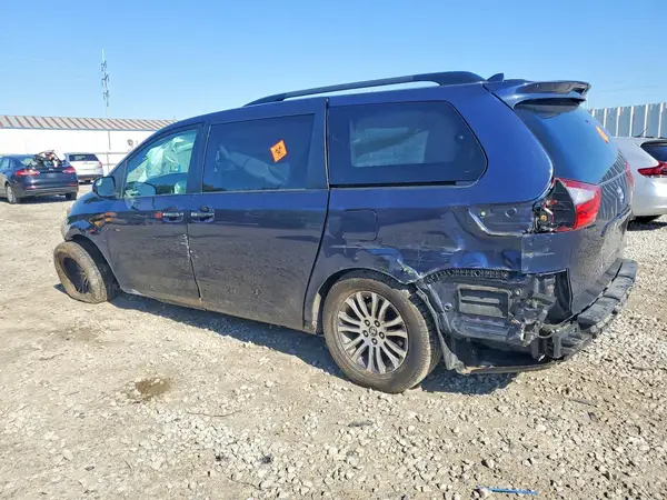 5TDYZ3DC0JS914357 2018 TOYOTA SIENNA - Image 2
