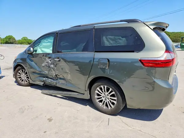 5TDYZ3DC0JS916853 2018 TOYOTA SIENNA - Image 2