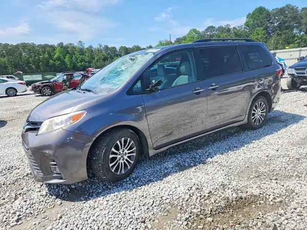 5TDYZ3DC0JS918179 2018 TOYOTA SIENNA - Image 1