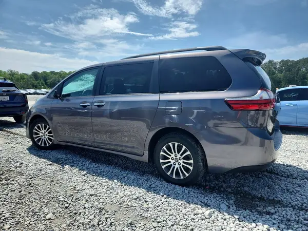 5TDYZ3DC0JS918179 2018 TOYOTA SIENNA - Image 2