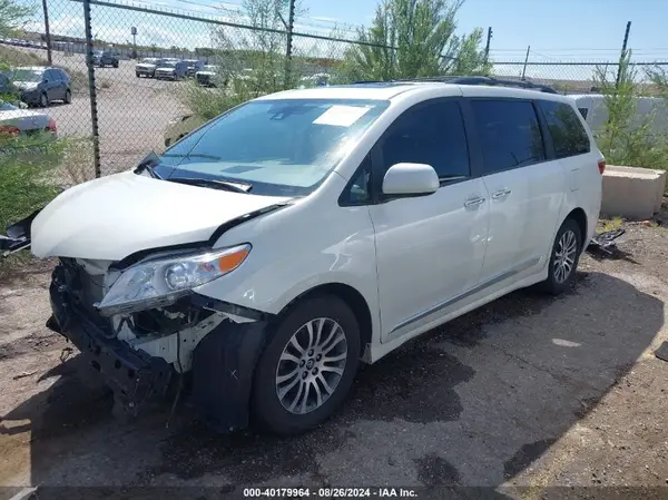5TDYZ3DC0JS928646 2018 TOYOTA SIENNA - Image 2