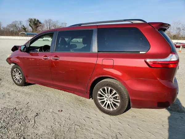 5TDYZ3DC0JS929344 2018 TOYOTA SIENNA - Image 2