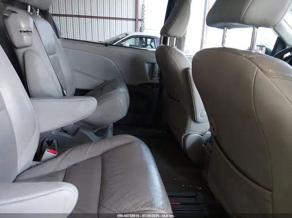 5TDYZ3DC0JS933541 2018 TOYOTA SIENNA - Image 8