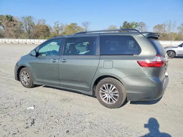 5TDYZ3DC0JS937525 2018 TOYOTA SIENNA - Image 2