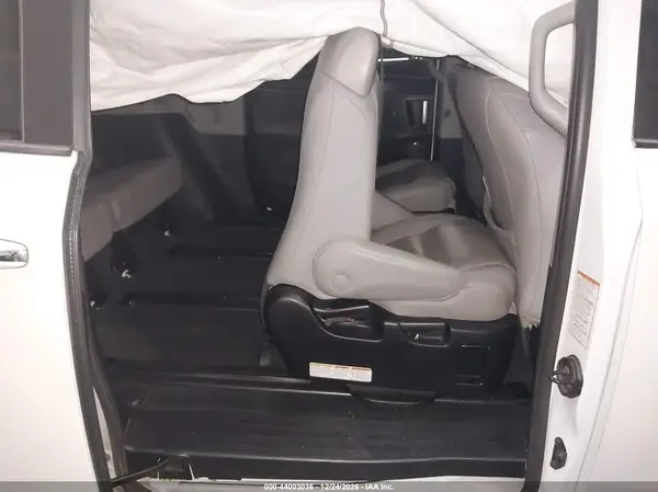 5TDYZ3DC0JS940165 2018 TOYOTA SIENNA - Image 8