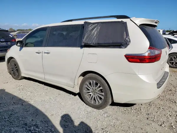 5TDYZ3DC0JS940599 2018 TOYOTA SIENNA - Image 2