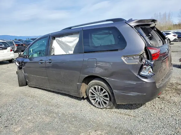 5TDYZ3DC0JS941199 2018 TOYOTA SIENNA - Image 2