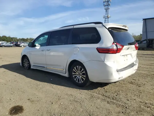5TDYZ3DC0JS945267 2018 TOYOTA SIENNA - Image 2