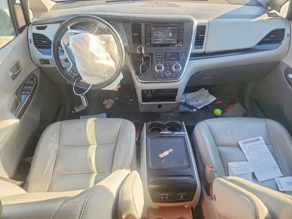 5TDYZ3DC0JS952185 2018 TOYOTA SIENNA - Image 8