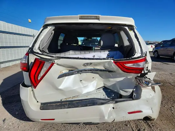 2018 TOYOTA SIENNA auction photo 6