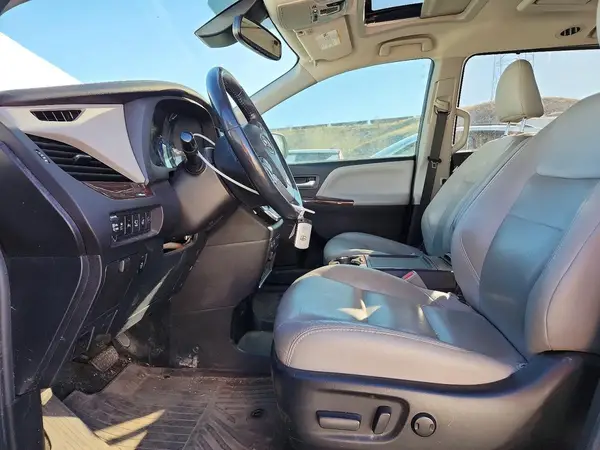2018 TOYOTA SIENNA auction photo 7