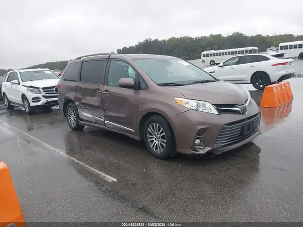 5TDYZ3DC0JS953028 2018 TOYOTA SIENNA - Image 1