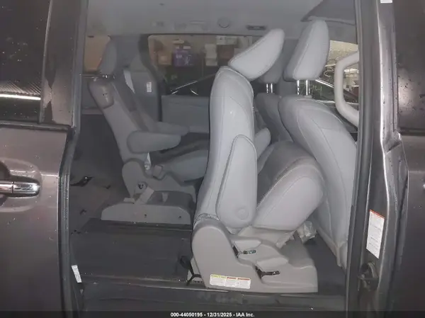 5TDYZ3DC0JS953594 2018 TOYOTA SIENNA - Image 8