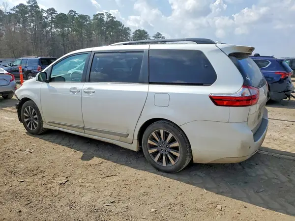 5TDYZ3DC0JS956382 2018 TOYOTA SIENNA - Image 2
