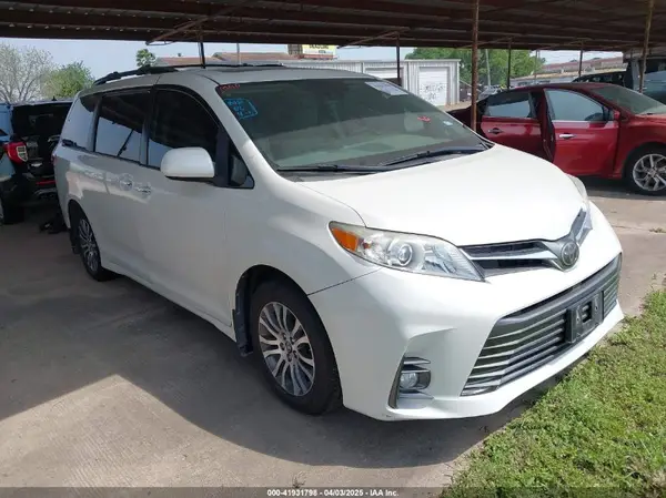 5TDYZ3DC0JS956785 2018 TOYOTA SIENNA - Image 1