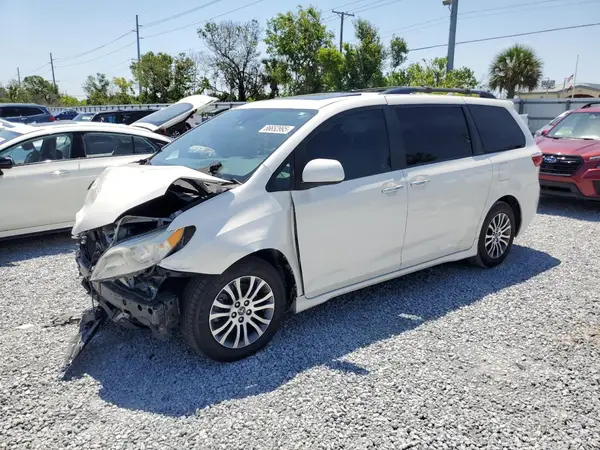 5TDYZ3DC0JS960884 2018 TOYOTA SIENNA - Image 1