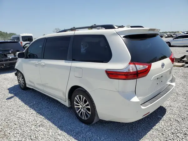 5TDYZ3DC0JS960884 2018 TOYOTA SIENNA - Image 2