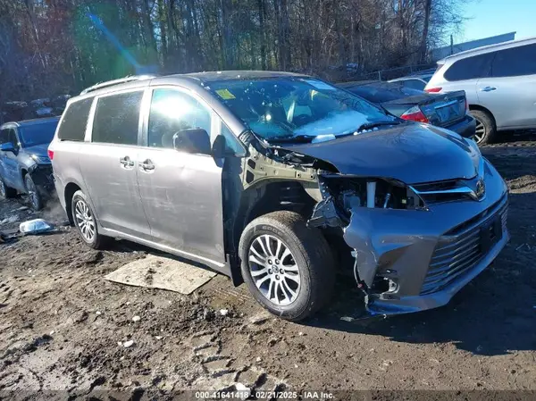 5TDYZ3DC0JS961632 2018 TOYOTA SIENNA - Image 1
