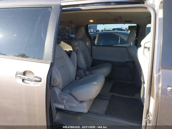 5TDYZ3DC0JS961632 2018 TOYOTA SIENNA - Image 8