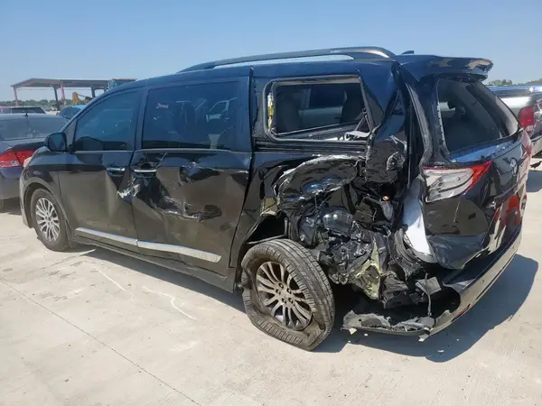 5TDYZ3DC0JS963610 2018 TOYOTA SIENNA - Image 2