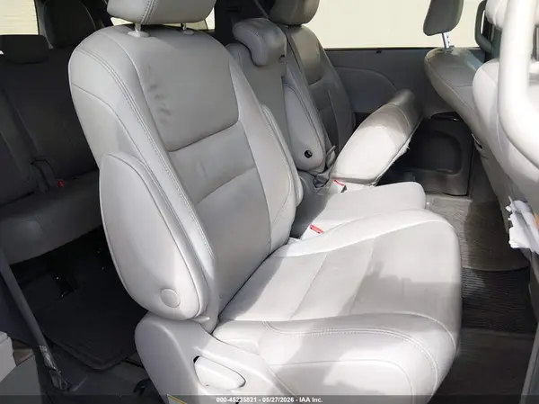 5TDYZ3DC0KS001454 2019 TOYOTA SIENNA - Image 8
