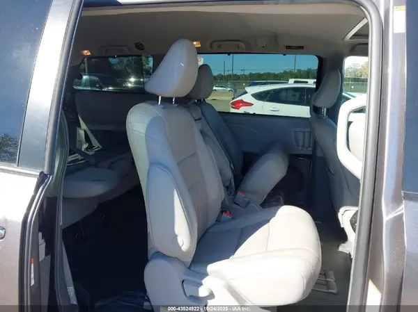 5TDYZ3DC0KS007111 2019 TOYOTA SIENNA - Image 8