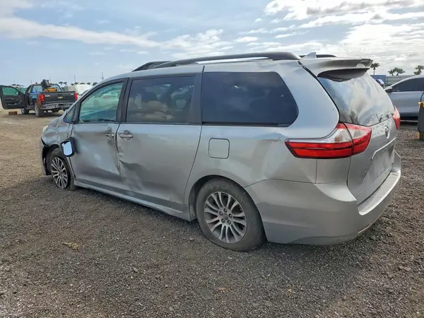 5TDYZ3DC0KS012258 2019 TOYOTA SIENNA - Image 2