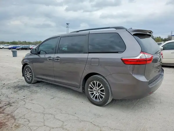 5TDYZ3DC0KS014740 2019 TOYOTA SIENNA - Image 2