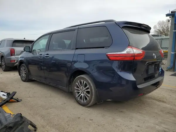 5TDYZ3DC0KS018769 2019 TOYOTA SIENNA - Image 2