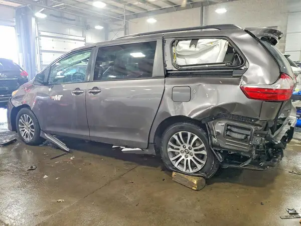 5TDYZ3DC0KS020778 2019 TOYOTA SIENNA - Image 2