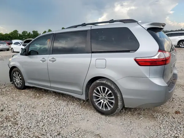 5TDYZ3DC0KS968033 2019 TOYOTA SIENNA - Image 2