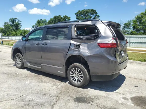 5TDYZ3DC0KS968825 2019 TOYOTA SIENNA - Image 2
