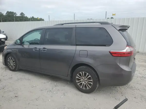 5TDYZ3DC0KS969277 2019 TOYOTA SIENNA - Image 2