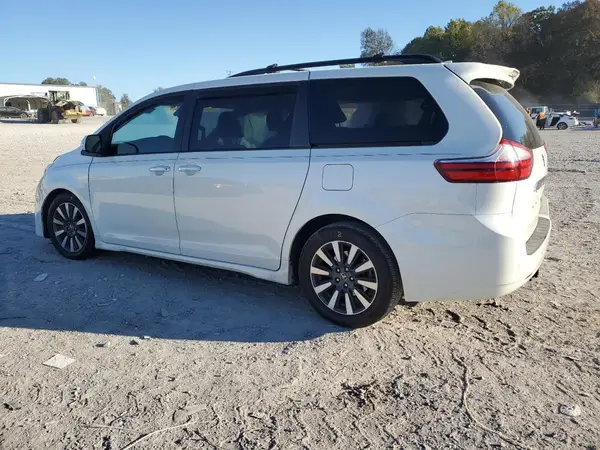 5TDYZ3DC0KS969621 2019 TOYOTA SIENNA - Image 2