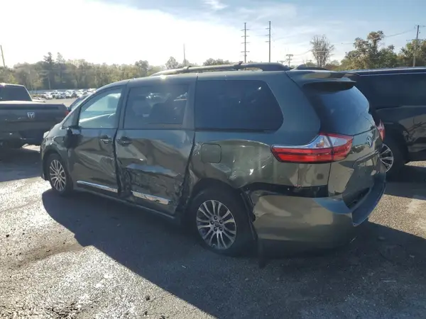 5TDYZ3DC0KS970722 2019 TOYOTA SIENNA - Image 2