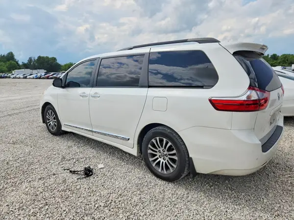 5TDYZ3DC0KS972261 2019 TOYOTA SIENNA - Image 2