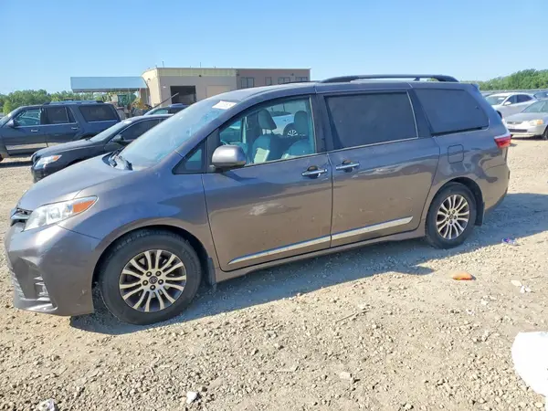 5TDYZ3DC0KS979985 2019 TOYOTA SIENNA - Image 1
