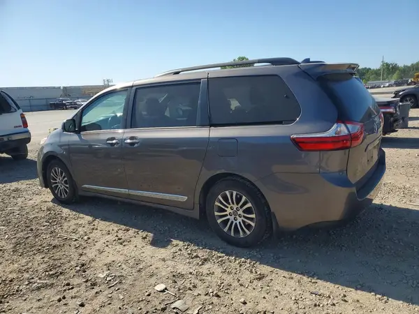 5TDYZ3DC0KS979985 2019 TOYOTA SIENNA - Image 2
