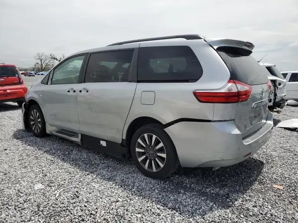 5TDYZ3DC0KS980179 2019 TOYOTA SIENNA - Image 2