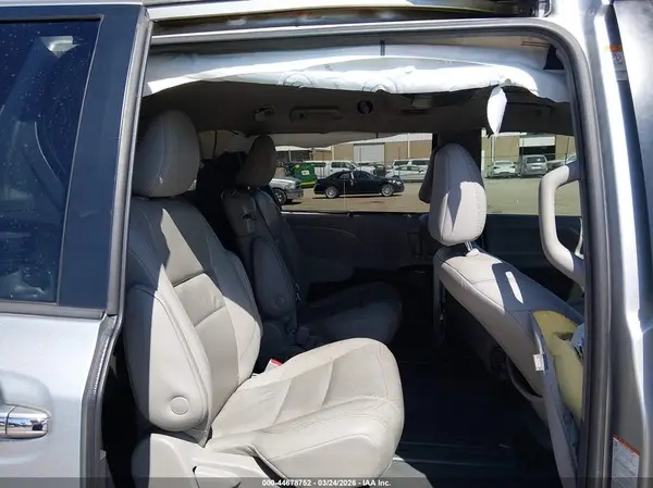 5TDYZ3DC0KS983664 2019 TOYOTA SIENNA - Image 8