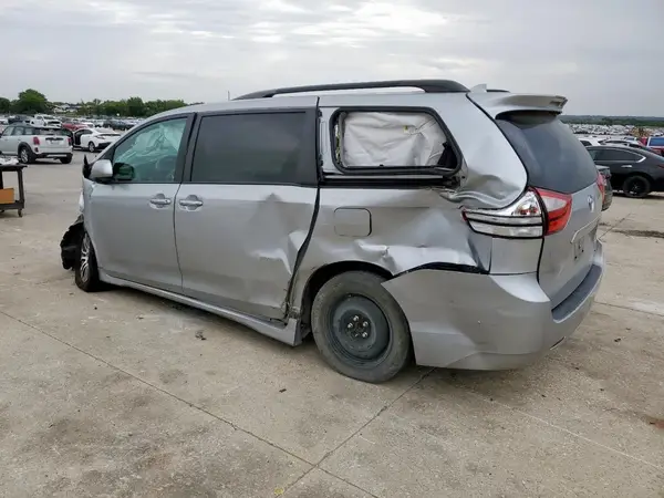 5TDYZ3DC0KS985558 2019 TOYOTA SIENNA - Image 2